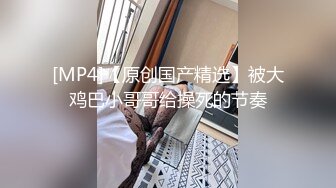 大奶白嫩长发美女呻吟销魂，床上不过瘾拉倒镜子前干