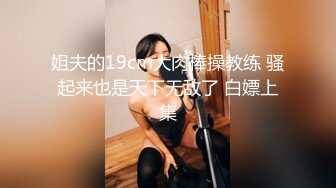 露脸老板娘就喜欢盯着看我操她，无套大屌啪啪操逼最后撸射一逼