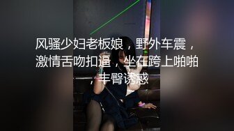 橙橙小萝莉你的户外小母狗，情趣装黑白丝被大哥户外马路上调教，狗绳牵引全裸漏出，逼里塞跳弹肛塞真刺激