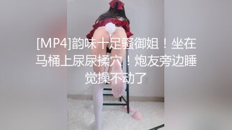 ✿超嫩美臀✿你们要的牛仔长筒靴来了，紧身牛仔裤完美凸显小骚货的小翘臀，半脱牛仔裤忍不住后入她的小翘臀