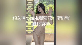 顶级短发意大利美女在威尼斯河畔小船上自娱自乐