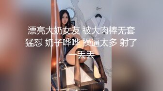 白丝露脸清纯学妹的诱惑，跟狼友撩骚奶子比心，乖巧可爱无毛白虎逼，自己单指抠穴好骚