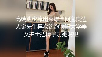 【吃葡萄不吐葡萄皮】大叔找熟女技师服务，脱下裤子打飞机，撩起裙子拔下内裤，摸摸搞搞69姿势口交