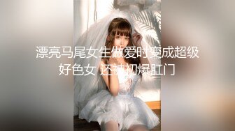 小妮子口活好又骚，痴痴的眼神望着主人，一口吃掉肉棒！