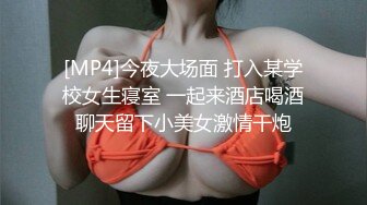 国内某景区女厕偷拍漂亮妹子尿尿,还去找妹子聊天，还互留脸书看妹子生活照 (5)