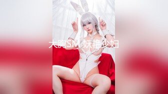 情趣装女友趴着口