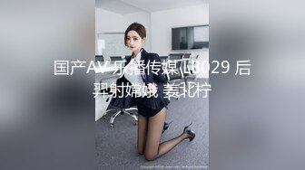 偷拍美女裙底风光成都车展银色连衣裙细高跟极品美女，白色窄内+UR级反差骚货黑丝筒袜配情趣开档内裤