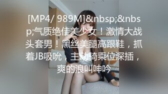 《重磅顶流__网红泄密》露脸才是王道！某平台40万粉丝颜值主播【兔兔睡不醒】土豪数千元定制反差私拍~紫薇打炮淫水特别多 3