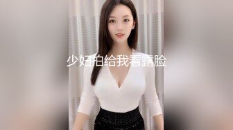 偷窥小姐姐正和家人们互动