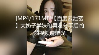 91汝工作室新作-华裔小哥民宿看小电影打飞机被两个洋妞撞到一块3P啪啪