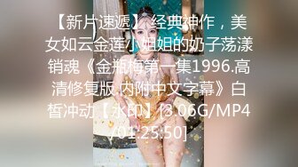 本人比照片还漂亮，皮短裙极品兼职美妞，自带黑丝袜