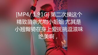 极品娇小身材却很骚小美女，情趣制服大战面罩男，撩起裙子自摸小穴，骑乘进出爆插，边操边自己揉搓阴蒂