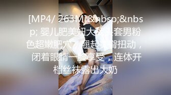 漂亮美眉 沉浸式享受爱爱 被大鸡吧无套输出 小娇乳 稀毛粉鲍鱼 边操边拍是累