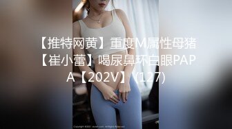 酒店大落地窗前，拉开窗帘后入大屁股熟女，叫再大声都不怕