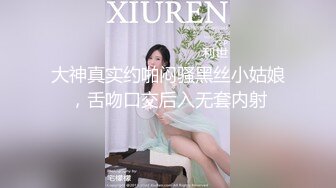 户外露出尿尿的【彩衣】在路边高峰期下班憋不住 尿了好多 车都停下来看～还有金发小帅哥对着我吹口哨 (2)