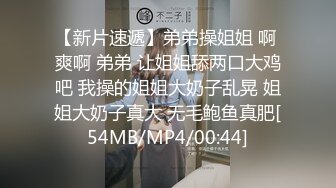 大你妹子跑小树林给大家表演一个潮吹 真能尿喝了多少水 这衣服太方便了