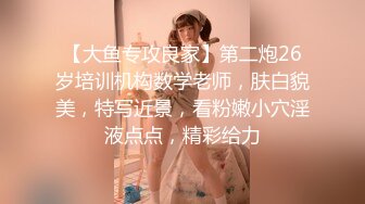 小哥哥被两个高颜值熟女大姐伺候真性福 一个上位全自动 一个在旁边舔