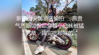 商场女厕全景偷拍 文静少妇的小黑鲍鱼