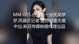 骚逼被假鸡巴干得淫水乱喷，毛毛非常浓郁的美少女，浴室插出白浆  骚味重，我喜欢！