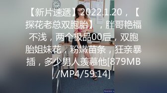 [MP4/ 656M] 长发轻熟女露脸和萎缩头套男啪啪做爱，先慢慢，道具插穴自慰啪啪做爱 特写掰穴