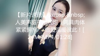 【颜值网红女神难得露B秀】漂亮眼睛被窝里出来，啥也没穿，揉捏大奶子，翘起极品美臀镜头前掰穴，一线天馒头逼很诱人