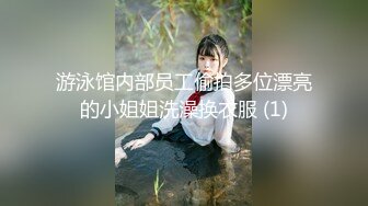 潜入写字楼女厕偷拍一身黑装长发美女被拍两次前后都被看光光