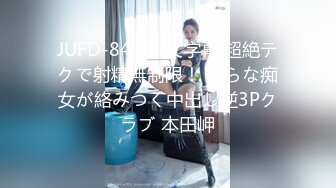 [MP4]颜值不错的风骚女模特，大辫子漏出骚奶子诱惑狼友跟两位大哥激情3P，让小哥吃奶玩逼轮流爆草抽插，浪叫呻吟