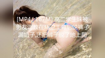 漂亮美眉 我不舔有味道从缝缝里闻出来 不能内射 身材娇小很可爱的妹子 貌似带血被大哥无套输出