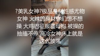 模特甜美妹子下海和炮友激情大秀，性感吊带撩起衣服露奶，跪着深喉口交第一视角后入，撞击美臀进进出出晃动奶子