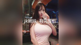 看着老婆被单男摁到沙发操