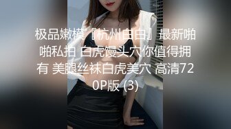 大学女友在家。