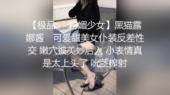 牛仔小美女跟小哥在家激情啪啪给狼友直播，全程露脸互动听指挥，让小哥舔逼口交大鸡巴，无套抽插高潮尿尿