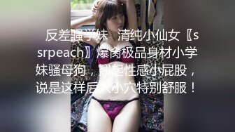 漂亮美少妇一边玩手机一边尿尿 下面有点黑 真的是人美B遭罪