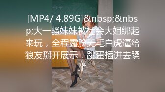 生榨果汁店学院派美女服务员上班期间趁老板不在直播赚外快,按照粉丝要求拉顾客在后厨现场肏逼啪啪.国语!