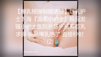 插到女友自己扭屁股