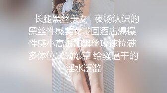 三个年轻小伙，大战一女，一个一个轮换着来，啪啪操逼做爱