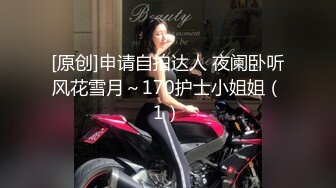 三个00后嫩妹妹！炮友没在女女互玩！双头龙抽插嫩穴，骑乘位互怼，从下往上视角，场面很是淫乱