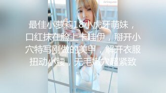 新厕拍流出！穿牛仔短裙的极品美女 人美B遭罪 木耳真黑