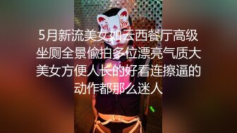 谁家淫妻没拴好 天桥底下当母狗？绝美少妇户外露出 摄影师连相机都拿不住了！