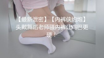 【景区女厕偷拍】最新流出厕拍景区女厕偷拍_三分裤妹子擦B的姿势好诱人