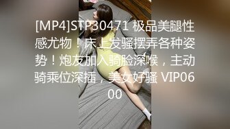 [MP4/ 222M] 漂亮黑丝JK美女 掰着M腿被大肉棒无套输出 后入射了满满一屁屁