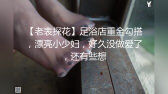 商场女厕全景偷拍高跟少妇保养的还不错的极品美鲍鱼