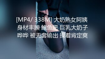 同学会上再次碰见曾经相爱的初恋女友,趁她老公上班带到宾馆迫不及待扒掉内裤啪啪,性感翘臀各种姿势抽插!