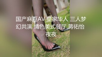 骚逼老婆~户外激情露出~车头脱光光一丝不挂，发浪发豪自摸奶子！好想叫几个哥们过来一起操死她！