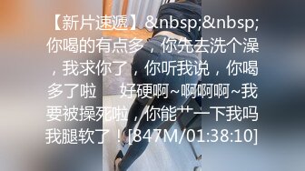 办公楼女厕大胆贴着B拍漂亮学妹女生出来一脸懵B疑惑的看着小伙刚才是你拍我吗