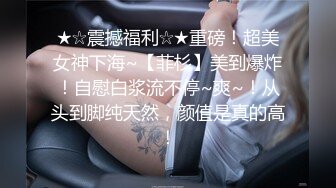 KTV女厕偷窥长发嫩B美女尿尿 不知道尿尿的时候为什么要抓着头发